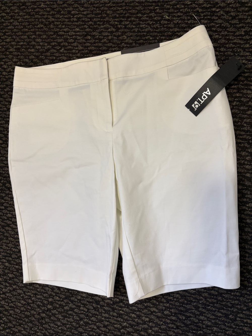 Apt. 9 Women's White Stretch Bermuda Shorts